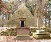 PyramidenföRmiges Mausoleum