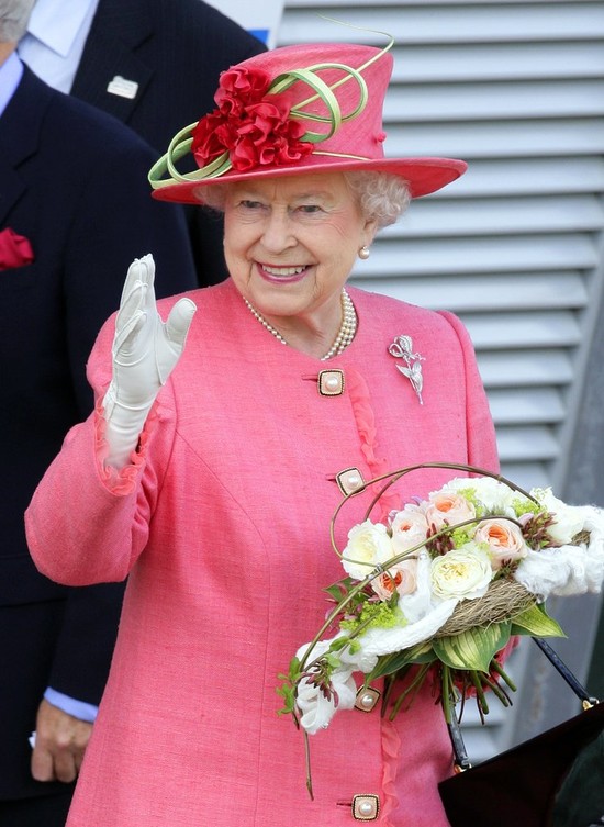 Why the Queen Wears So Many Bright Colours | POPSUGAR ...