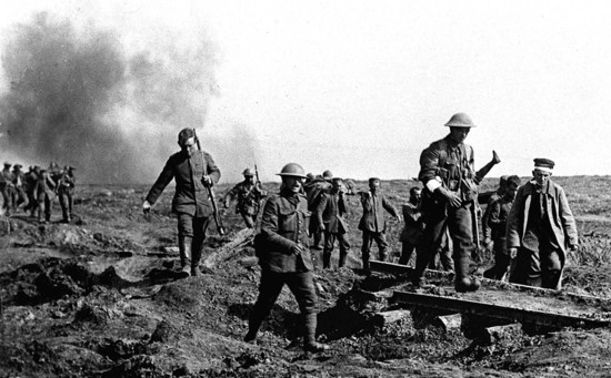 Battle of the Somme: 7 photos of British soldiers marching ...