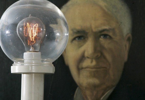 Light Bulb: What Did Thomas Edison Invented The Light Bulb ...