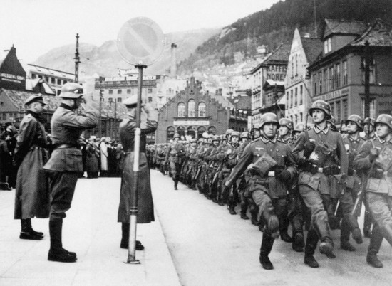 German troops marching in Bergen April 9 1940. | WW2 IN ...