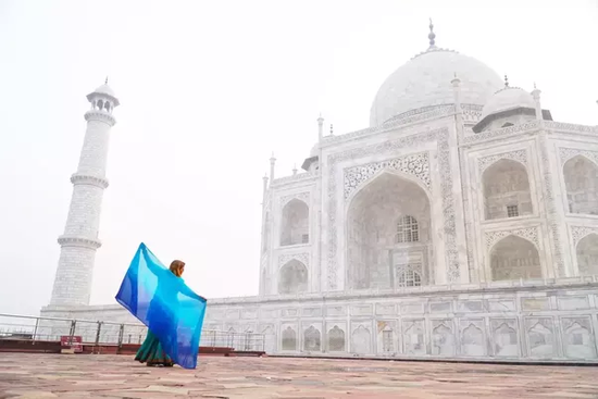 What is the best time to visit Taj Mahal?