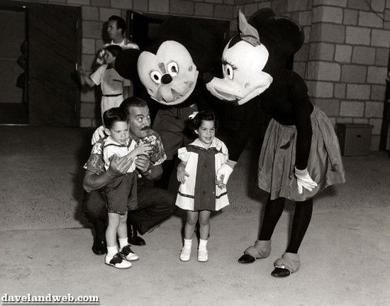 Mega Creepy: Vintage Disneyland Costumes | Incredible Things