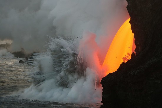 Massive lava stream flows into ocean in Hawaii | Toronto Star