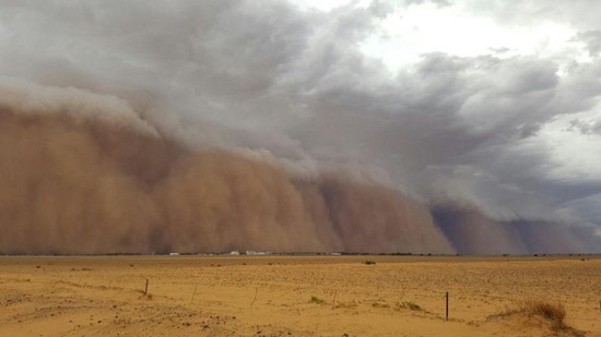 Apocalyptical sandstorm engulfs Hoopstad, South Africa - Strange Sounds