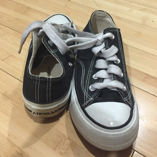 Airwalk - Black and white Converse look alikes from S's ...