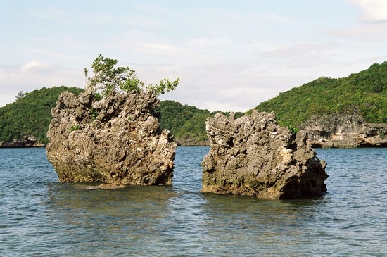 File:Hundred Islands National Park, Philippines (181769931 ...