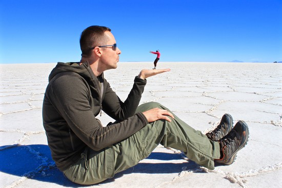 A forced perspective in Bolivia: our best Salar de Uyuni ...