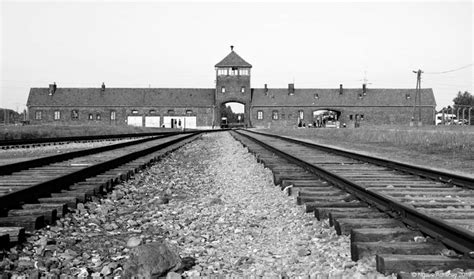 Auschwitz: photographing history and its terror ...