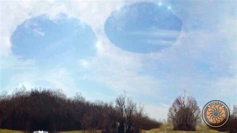 UFO Sightings 2017 | UFOs Caught On Tape | UFO light with ...
