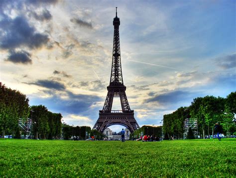 Eiffel Tower Pictures History, Facts & Location - Paris,